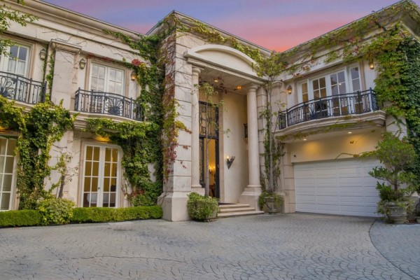 MetroNest Hive Beverly Hills Villa